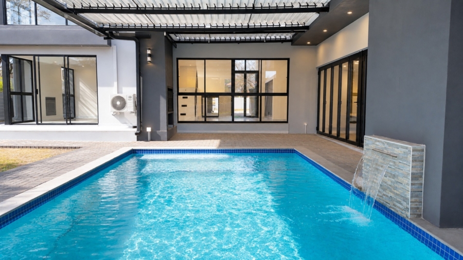 5 Bedroom Property for Sale in Meerhof North West